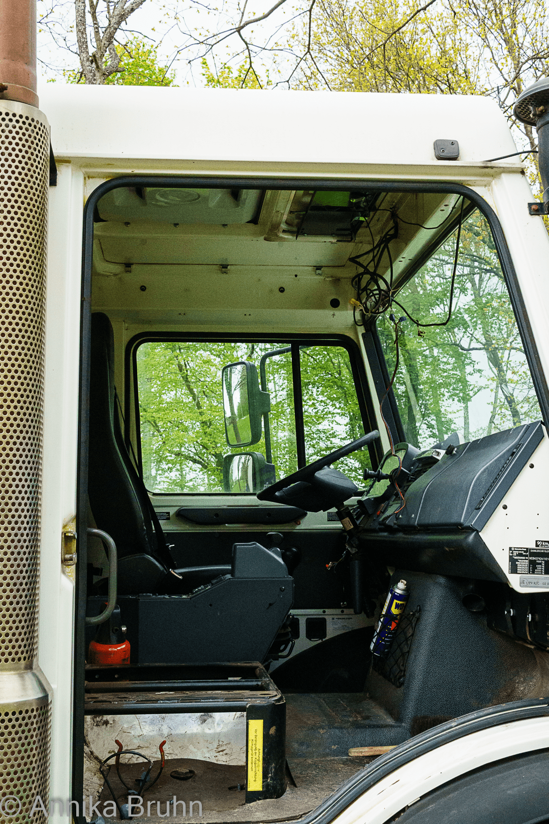 Fast leeres Fahrerhaus